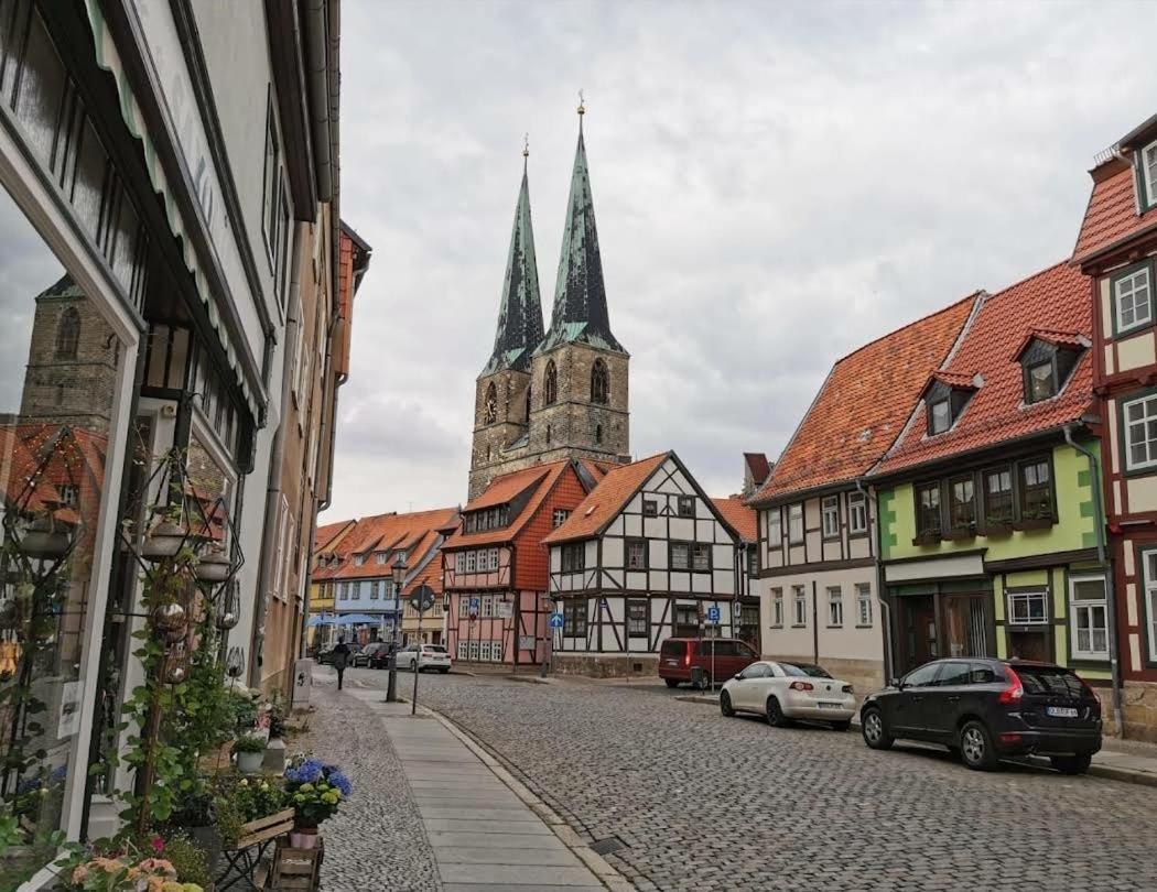 Am Mathildenbrunnen Klein Apartment เควดลินบวร์ก ภายนอก รูปภาพ
